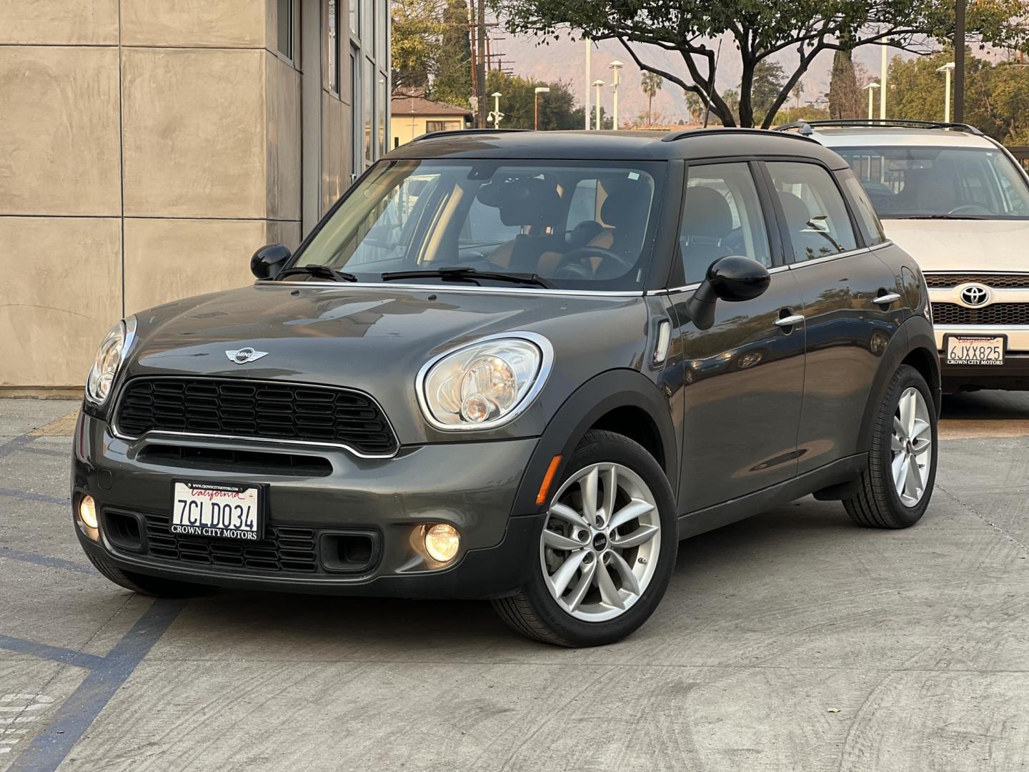 2013 Mini Countryman S (WMWZC3C51DW) with an 1.6L L4 DOHC 16V TURBO engine, located at 30 S. Berkeley Avenue, Pasadena, CA, 91107, (626) 248-7567, 34.145447, -118.109398 - Crown City Motors is a used “Buy Here Pay Here” car dealer in Pasadena CA. “Buy Here Pay Here” financing, means that when you purchase your vehicle from our dealership, that you make the payments to the dealership as well. We do not need the banks approval to get you approved for a used auto - Photo#0