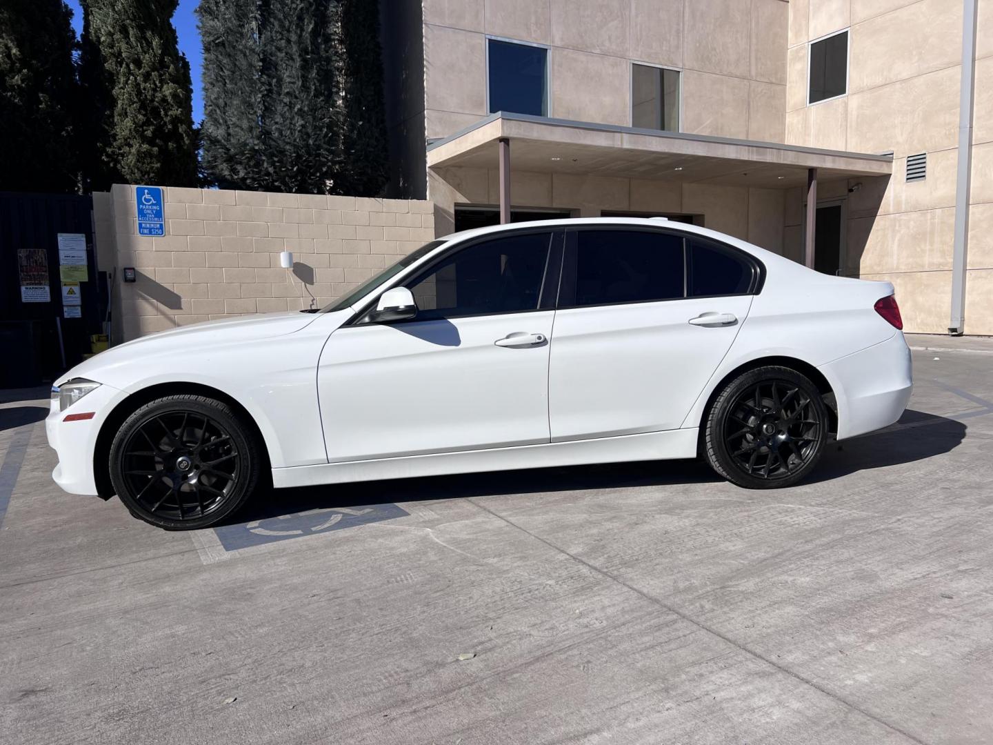 2014 Alpine White /Black BMW 3-Series 320i Sedan (WBA3C3G53EN) with an 2.0L L4 DOHC 16V engine, Automatic transmission, located at 30 S. Berkeley Avenue, Pasadena, CA, 91107, (626) 248-7567, 34.145447, -118.109398 - Experience luxury, performance, and affordability with this stunning 2014 BMW 320i, a vehicle that perfectly blends style, power, and advanced technology. Whether you're looking for a reliable commuter car or a sophisticated ride for your weekend adventures, the 2014 BMW 320i has you covered. And wi - Photo#1