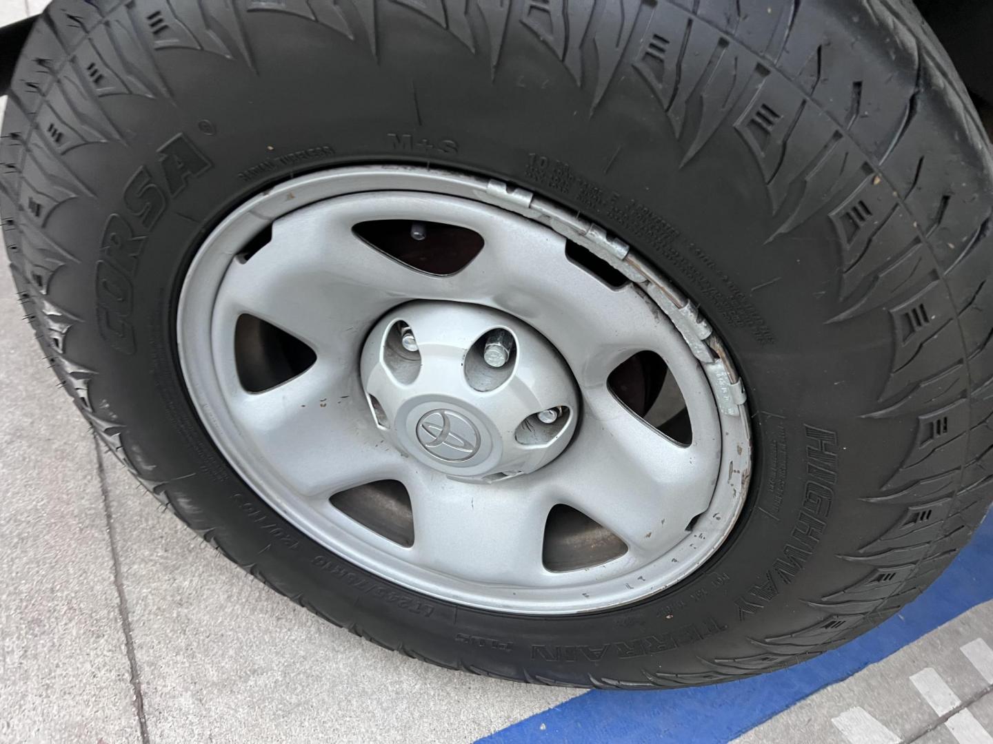 2018 Space Gray Metallic Toyota Tacoma SR5 Access Cab I4 6AT 2WD (5TFRX5GNXJX) with an 2.7L L4 DOHC 16V engine, 6A transmission, located at 30 S. Berkeley Avenue, Pasadena, CA, 91107, (626) 248-7567, 34.145447, -118.109398 - Crown City Motors is a used “Buy Here Pay Here” car dealer in Pasadena CA. “Buy Here Pay Here” financing, means that when you purchase your vehicle from our dealership, that you make the payments to the dealership as well. We do not need the banks approval to get you approved for a used auto - Photo#12