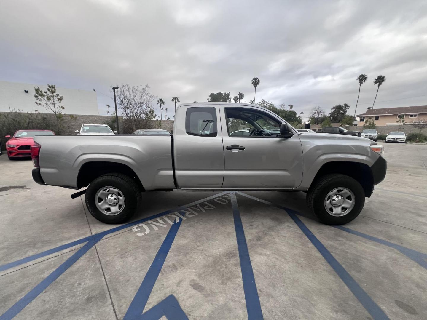 2018 Space Gray Metallic Toyota Tacoma SR5 Access Cab I4 6AT 2WD (5TFRX5GNXJX) with an 2.7L L4 DOHC 16V engine, 6A transmission, located at 30 S. Berkeley Avenue, Pasadena, CA, 91107, (626) 248-7567, 34.145447, -118.109398 - Crown City Motors is a used “Buy Here Pay Here” car dealer in Pasadena CA. “Buy Here Pay Here” financing, means that when you purchase your vehicle from our dealership, that you make the payments to the dealership as well. We do not need the banks approval to get you approved for a used auto - Photo#7