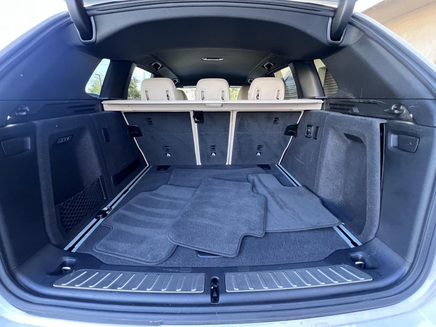 2019 Alpine White /Gray BMW X3 xDrive30i (5UXTR7C5XKL) with an 2.0L L4 DOHC 16V engine, 8A transmission, located at 30 S. Berkeley Avenue, Pasadena, CA, 91107, (626) 248-7567, 34.145447, -118.109398 - 2019 BMW X3 – Low Miles, Luxury Features, and Flexible Financing Options Are you looking for a stylish, luxury SUV that combines performance, comfort, and advanced features? This 2019 BMW X3 is the perfect choice! With only 54,205 miles, this low-mileage SUV is ready to elevate your driving exp - Photo#17