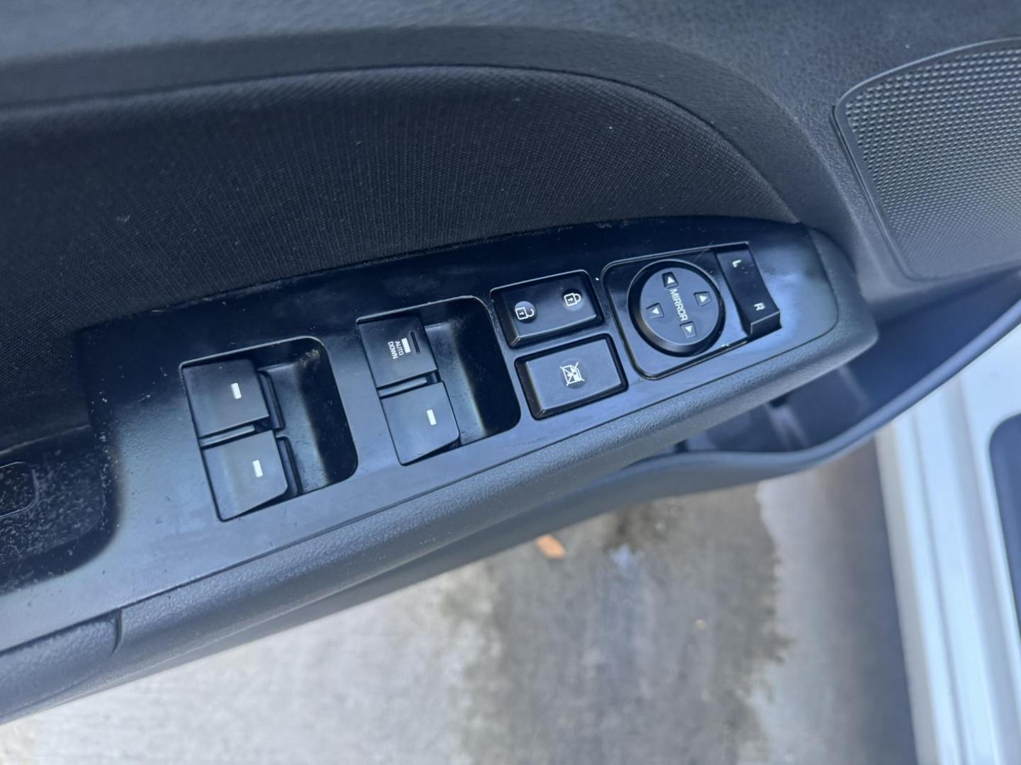 2018 White /BLACK Hyundai Elantra Limited (5NPD84LF3JH) with an 1.8L L4 DOHC 16V engine, 6A transmission, located at 30 S. Berkeley Avenue, Pasadena, CA, 91107, (626) 248-7567, 34.145447, -118.109398 - Looking for a reliable, affordable, and stylish sedan? Visit Crow City Motors at 30 S Berkeley Ave, Pasadena, CA 91107, and check out our 2018 Hyundai Elantra sedan. At Crow City Motors, we specialize in helping customers secure the vehicle they need with flexible financing options, including Buy He - Photo#9