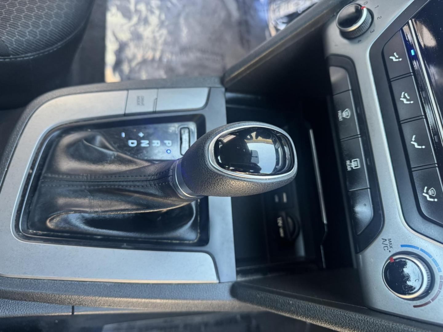 2018 White /BLACK Hyundai Elantra Limited (5NPD84LF3JH) with an 1.8L L4 DOHC 16V engine, 6A transmission, located at 30 S. Berkeley Avenue, Pasadena, CA, 91107, (626) 248-7567, 34.145447, -118.109398 - Looking for a reliable, affordable, and stylish sedan? Visit Crow City Motors at 30 S Berkeley Ave, Pasadena, CA 91107, and check out our 2018 Hyundai Elantra sedan. At Crow City Motors, we specialize in helping customers secure the vehicle they need with flexible financing options, including Buy He - Photo#16