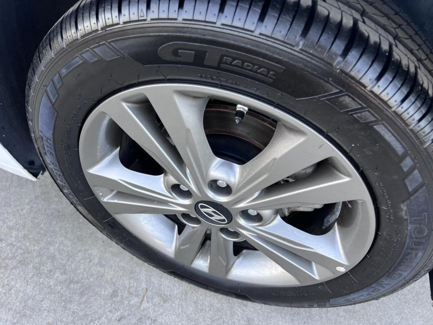 2018 White /BLACK Hyundai Elantra Limited (5NPD84LF3JH) with an 1.8L L4 DOHC 16V engine, 6A transmission, located at 30 S. Berkeley Avenue, Pasadena, CA, 91107, (626) 248-7567, 34.145447, -118.109398 - Looking for a reliable, affordable, and stylish sedan? Visit Crow City Motors at 30 S Berkeley Ave, Pasadena, CA 91107, and check out our 2018 Hyundai Elantra sedan. At Crow City Motors, we specialize in helping customers secure the vehicle they need with flexible financing options, including Buy He - Photo#31