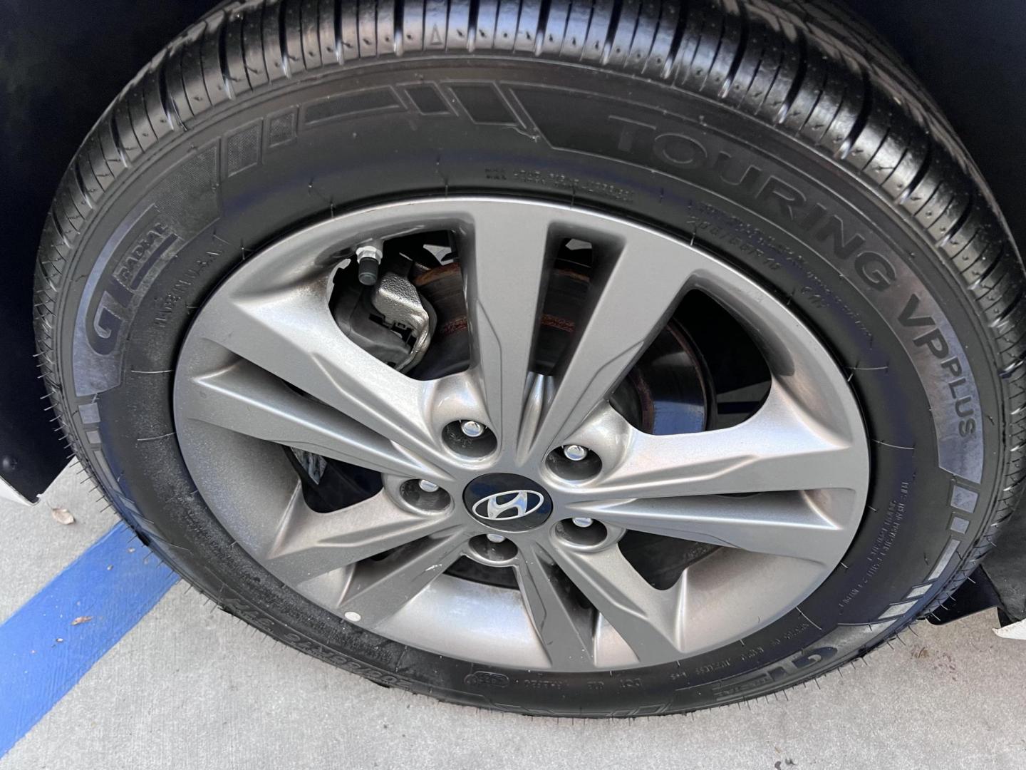 2018 White /BLACK Hyundai Elantra Limited (5NPD84LF3JH) with an 1.8L L4 DOHC 16V engine, 6A transmission, located at 30 S. Berkeley Avenue, Pasadena, CA, 91107, (626) 248-7567, 34.145447, -118.109398 - Looking for a reliable, affordable, and stylish sedan? Visit Crow City Motors at 30 S Berkeley Ave, Pasadena, CA 91107, and check out our 2018 Hyundai Elantra sedan. At Crow City Motors, we specialize in helping customers secure the vehicle they need with flexible financing options, including Buy He - Photo#32