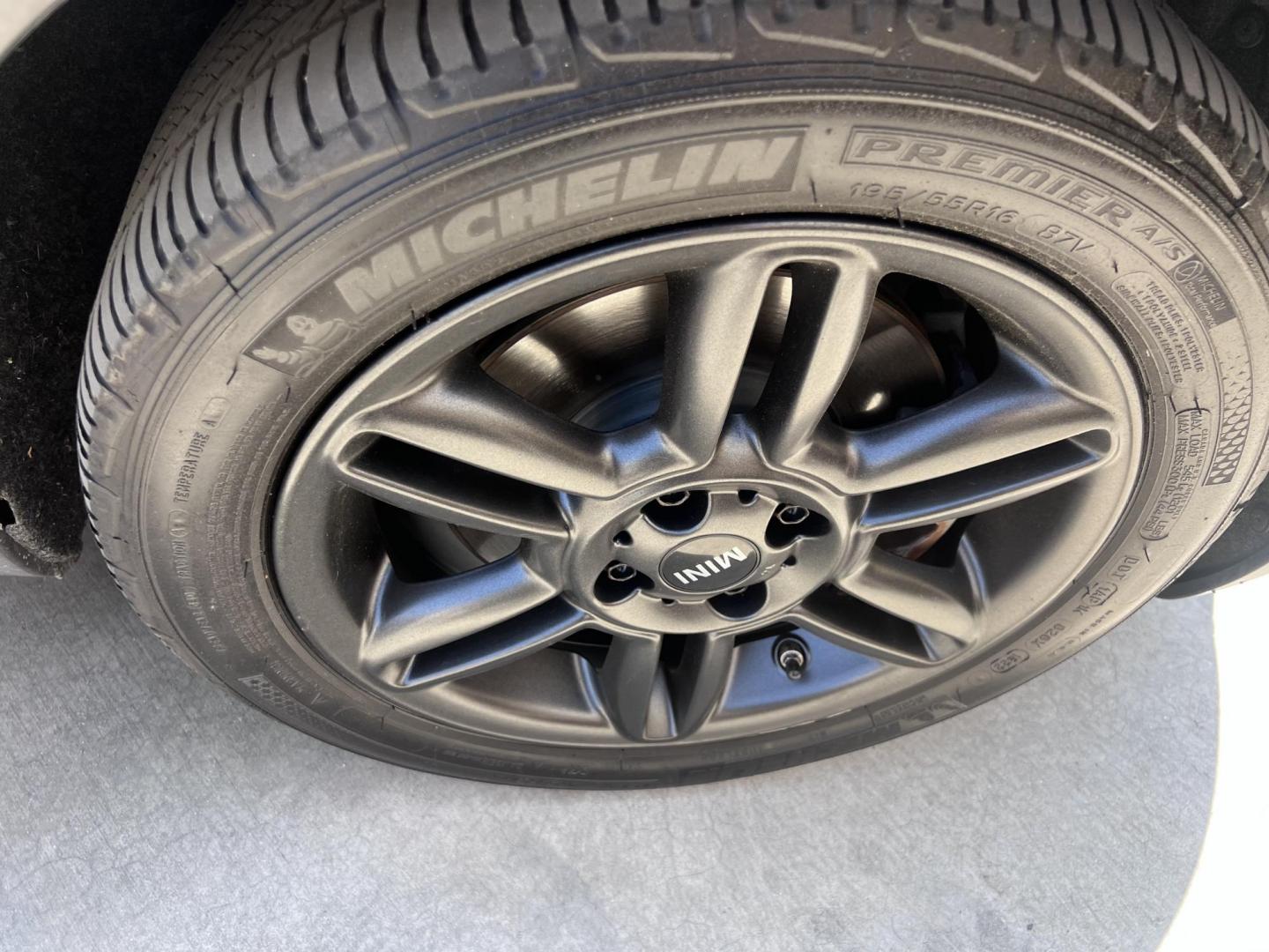 2011 Mineral Gray Metallic /Black Mini Clubman S (WMWZG3C51BT) with an 1.6L L4 DOHC 16V TURBO engine, Maual transmission, located at 30 S. Berkeley Avenue, Pasadena, CA, 91107, (626) 248-7567, 34.145447, -118.109398 - Photo#15