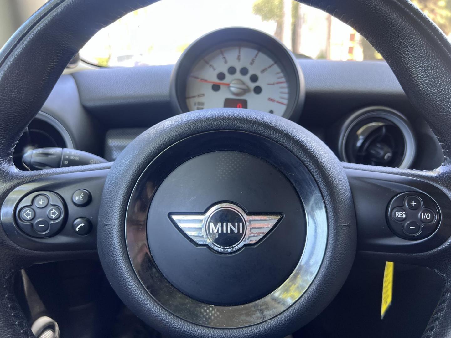 2011 Mineral Gray Metallic /Black Mini Clubman S (WMWZG3C51BT) with an 1.6L L4 DOHC 16V TURBO engine, Maual transmission, located at 30 S. Berkeley Avenue, Pasadena, CA, 91107, (626) 248-7567, 34.145447, -118.109398 - Photo#27