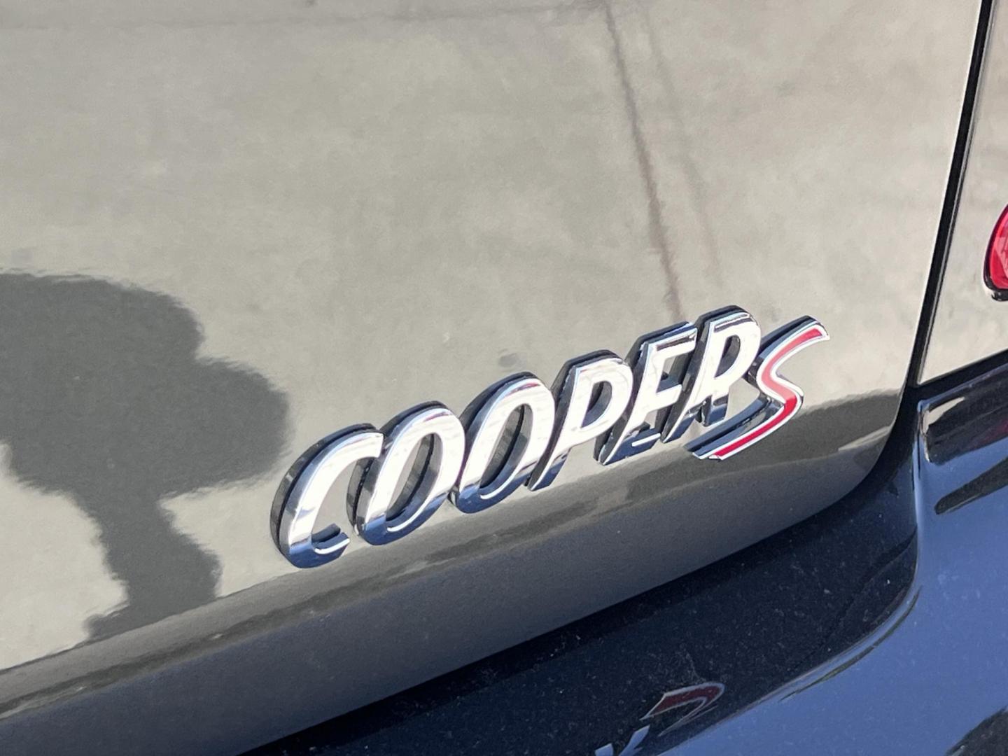 2011 Mineral Gray Metallic /Black Mini Clubman S (WMWZG3C51BT) with an 1.6L L4 DOHC 16V TURBO engine, Maual transmission, located at 30 S. Berkeley Avenue, Pasadena, CA, 91107, (626) 248-7567, 34.145447, -118.109398 - Photo#3