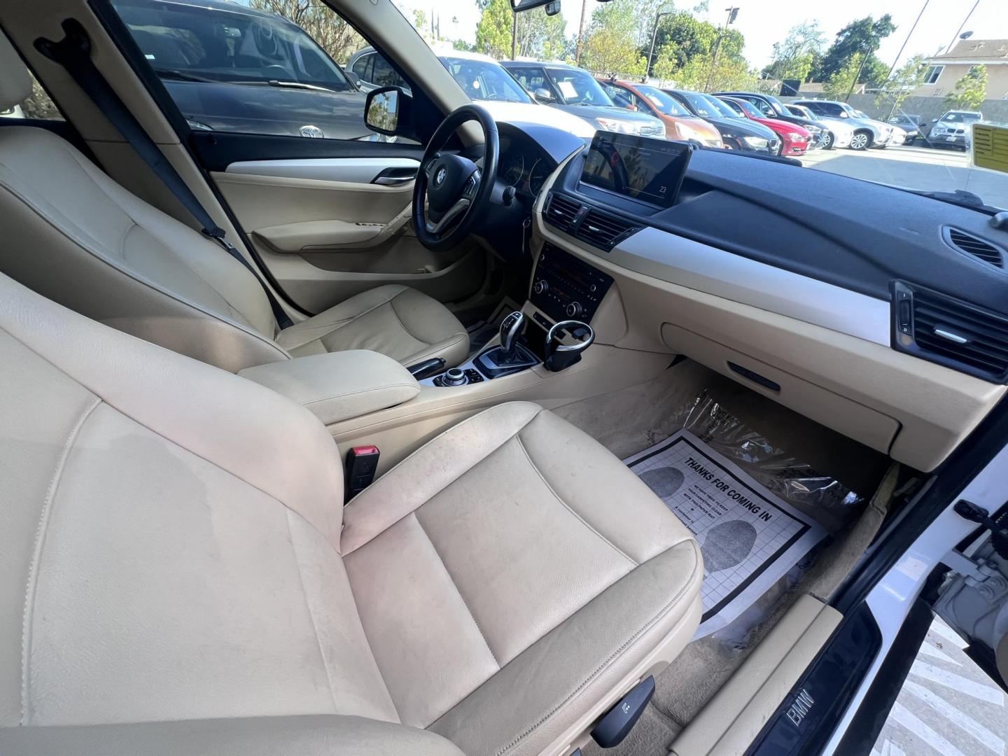 2013 White BMW X1 sDrive28i (WBAVM1C51DV) with an 2.0L L4 DOHC 16V engine, 8-Speed Automatic transmission, located at 30 S. Berkeley Avenue, Pasadena, CA, 91107, (626) 248-7567, 34.145447, -118.109398 - Crown City Motors is a used “Buy Here Pay Here” car dealer in Pasadena CA. “Buy Here Pay Here” financing, means that when you purchase your vehicle from our dealership, that you make the payments to the dealership as well. We do not need the banks approval to get you approved for a used auto - Photo#21