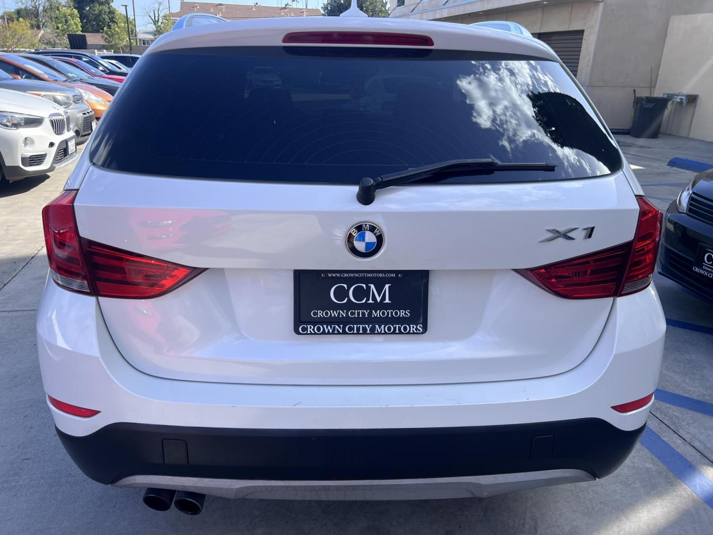 2013 White BMW X1 sDrive28i (WBAVM1C51DV) with an 2.0L L4 DOHC 16V engine, 8-Speed Automatic transmission, located at 30 S. Berkeley Avenue, Pasadena, CA, 91107, (626) 248-7567, 34.145447, -118.109398 - Crown City Motors is a used “Buy Here Pay Here” car dealer in Pasadena CA. “Buy Here Pay Here” financing, means that when you purchase your vehicle from our dealership, that you make the payments to the dealership as well. We do not need the banks approval to get you approved for a used auto - Photo#3